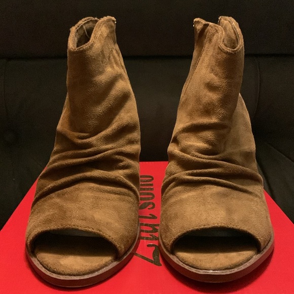 Zigi soho Booties. Size 8 - Picture 3 of 8